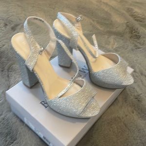 Beautiful silver shoes-Benjamin Walk